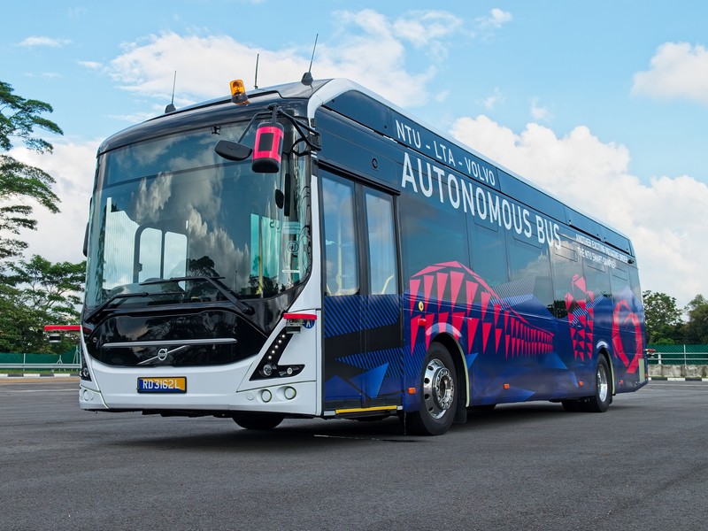 Singapurský autobus a pražský kroužek mladých elektrotechniků